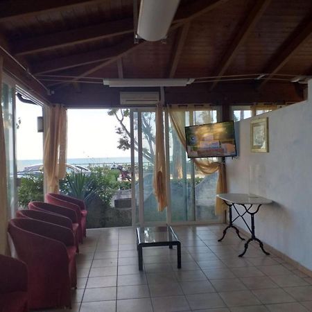 Room In Bb - Spacious Double Room Beside The Sea Pineto Buitenkant foto