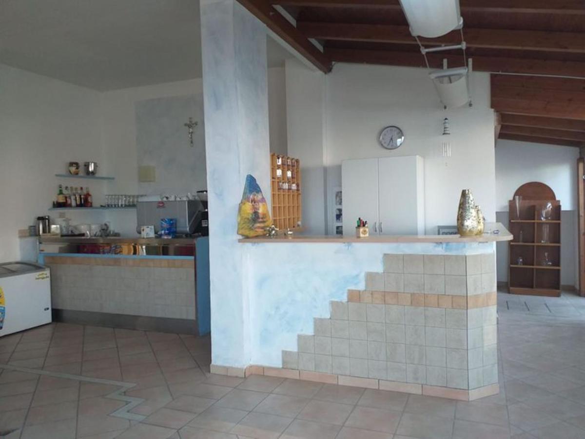 Room In Bb - Spacious Double Room Beside The Sea Pineto Buitenkant foto