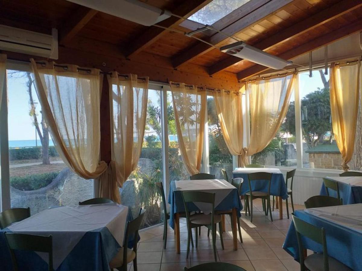 Room In Bb - Spacious Double Room Beside The Sea Pineto Buitenkant foto